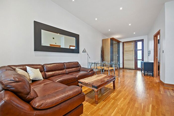 2 Bedroom Flat To Rent In Banister Road, London, W10