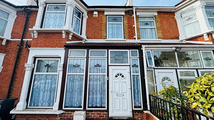 3 Bedroom Terraced House To Rent In Wellwood Road, Ilford, IG3
