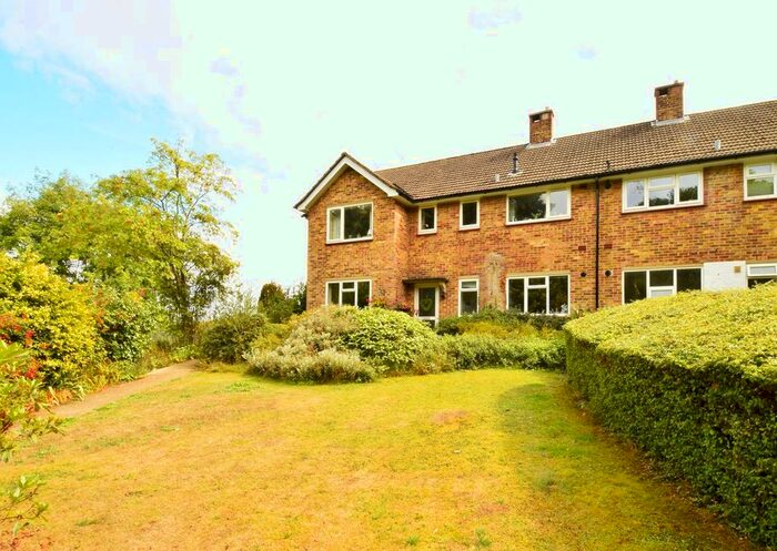 2 Bedroom Maisonette For Sale In Oak Lane, Sevenoaks, TN13