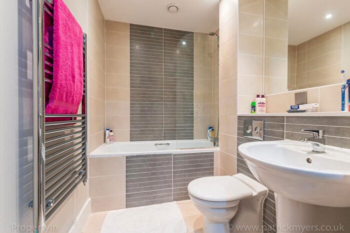 2 Bedroom Flat To Rent In Camberwell New Road London, SE5
