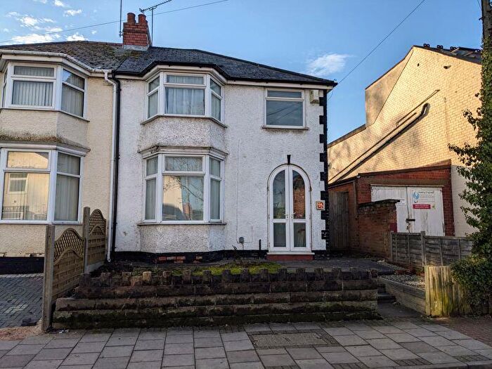 3 Bedroom Semi-Detached House To Rent In Warwards Lane, Selly Park, Birmingham, B29