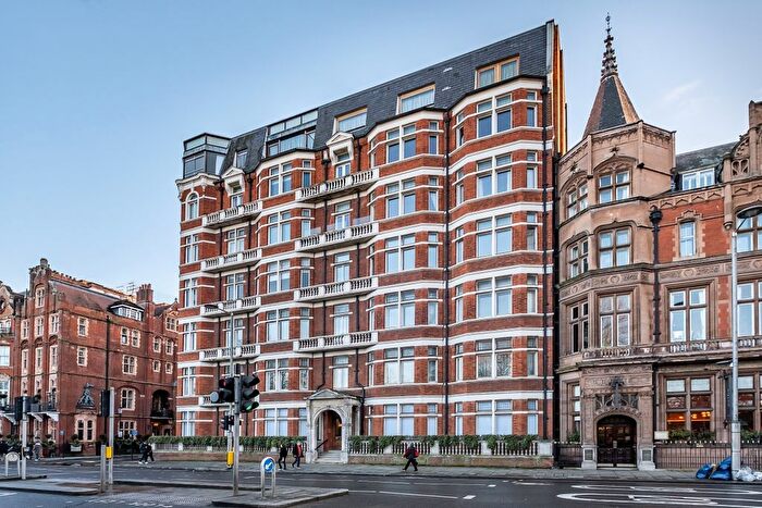 4 Bedroom Flat To Rent In Kensington Road, London, W8