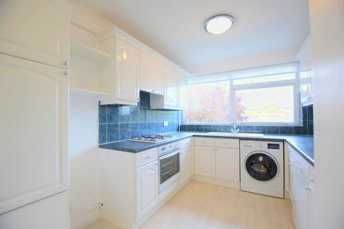 2 Bedroom Flat To Rent In Barton Meadows, Barkingside, Ilford, IG6