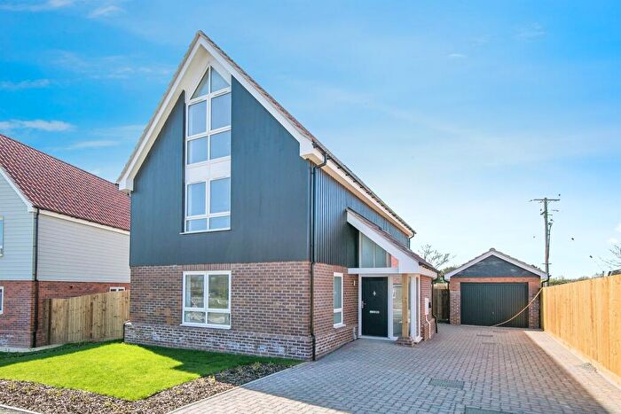 4 Bedroom Detached House For Sale In Spalding Way, Chelmondiston, Ipswich, IP9