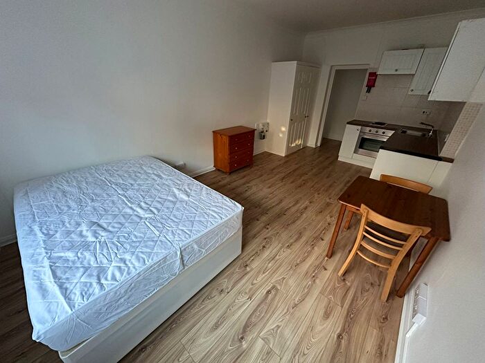 Studio To Rent In Princes Avenue, London, N10