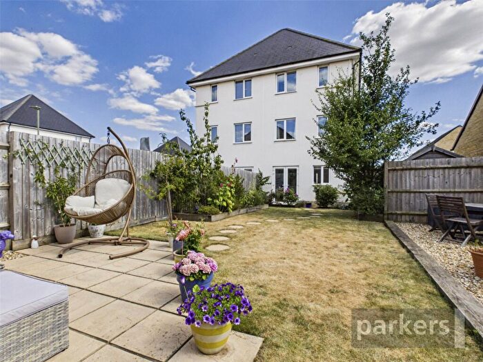 3 Bedroom Semi-Detached House To Rent In Winfield Drive, Witney, Oxfordshire, OX29