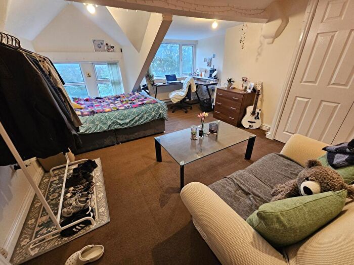 9 Bedroom House To Rent In Moorland Avenue, Leeds, LS6