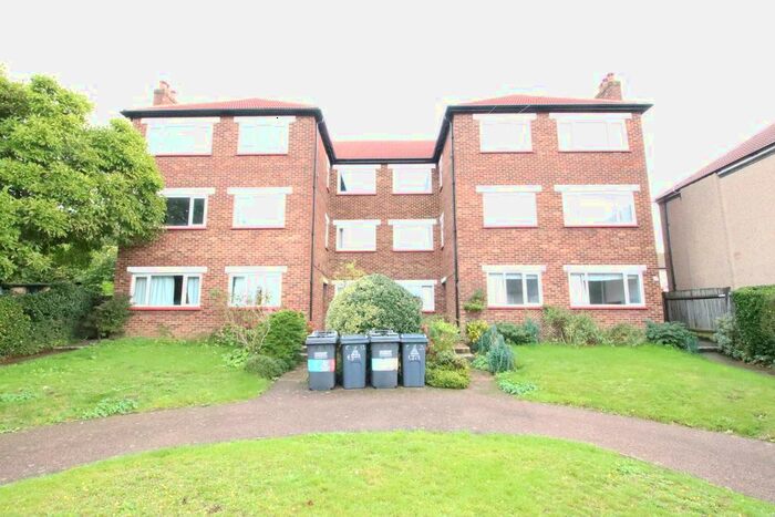 3 Bedroom Maisonette To Rent In Selsdon Road, South Croydon, CR2