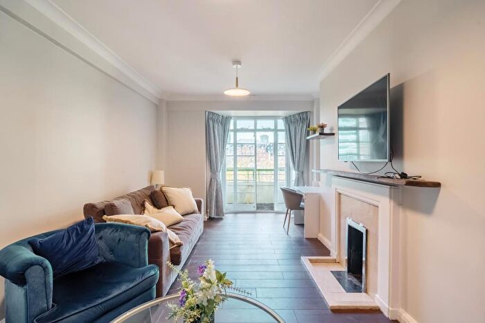 3 Bedroom Flat To Rent In Gloucester Place, London, NW1