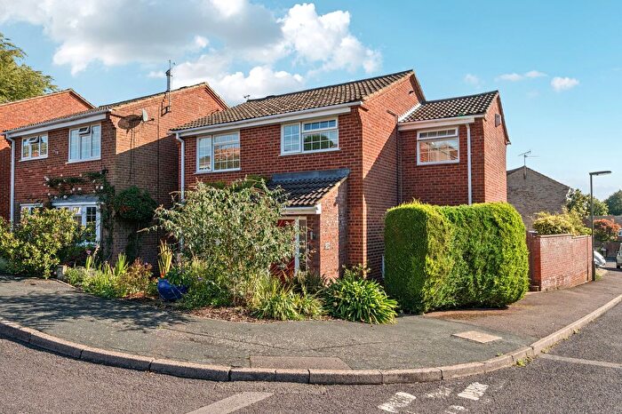 4 Bedroom Detached House For Sale In Ambleside Crescent, Farnham, GU9