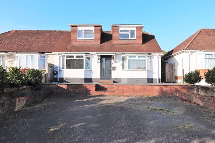 4 Bedroom Semi-Detached House For Sale In Vale Avenue, Findon Valley, Worthing, BN14