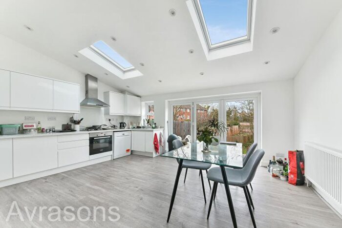 3 Bedroom Flat To Rent In Elmcourt Road, Tulse Hill, SE27