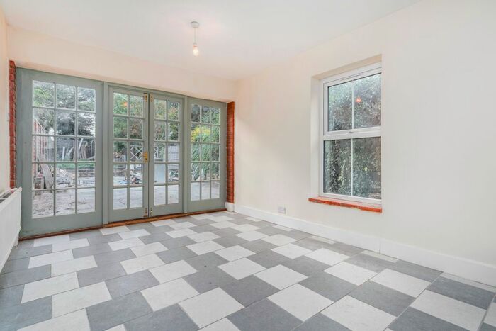 1 Bedroom Flat To Rent In Granville Road, St.Albans, AL1