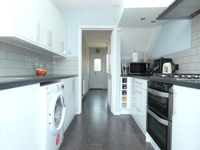 3 Bedroom Flat To Rent In Hawtrey Road, London, NW3