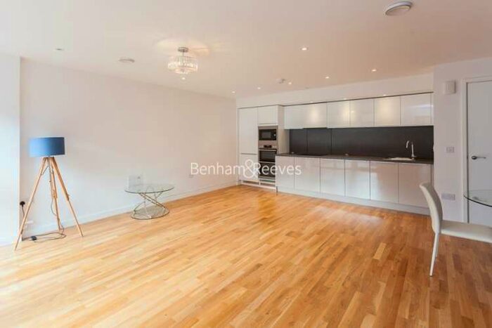 3 Bedroom Villa To Rent In Baltic Avenue, Brentford, TW8