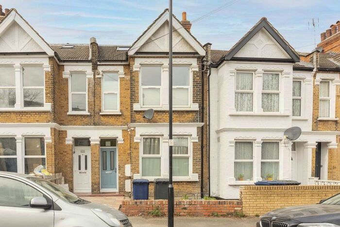 3 Bedroom Flat To Rent In Midland Terrace, London, NW10