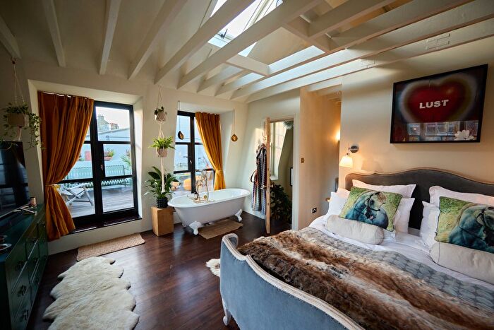 4 Bedroom Town House For Sale In Chilton Street, London, E2