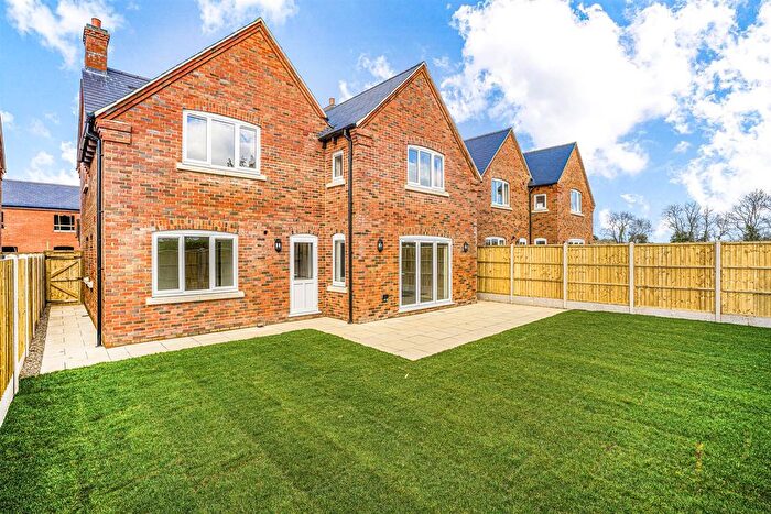 4 Bedroom Detached House For Sale In Long Street, Hanslope, Milton Keynes, MK19