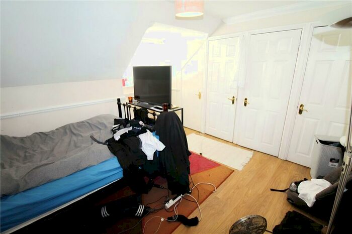 3 Bedroom Terraced House For Sale In Laurel Close, Southampton, Hampshire, SO19