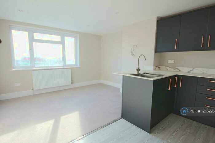 2 Bedroom Flat To Rent In Hangleton, Hove, BN3