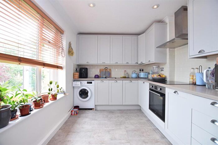2 Bedroom Flat To Rent In Devonshire Avenue, Sutton, SM2