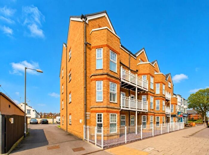 2 Bedroom Flat For Sale In Promenade, Bridlington, YO15