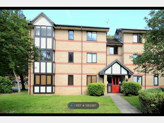 1 Bedroom Flat To Rent In Woodland Grove, Epping CM16