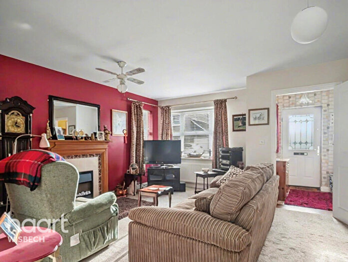 3 Bedroom Semi-Detached House For Sale In Oxfield Drive, Gorefield, PE13