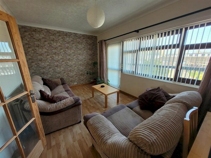 2 Bedroom Flat To Rent In College Court, Haverfordwest, SA61