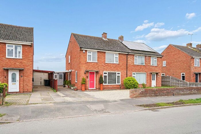 3 Bedroom Semi Detached House For Sale In Lockway, Drayton, OX14