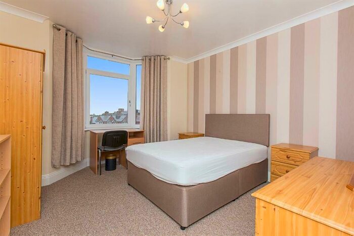 1 Bedroom Private Hall To Rent In Heavitree Road, Exeter, EX1