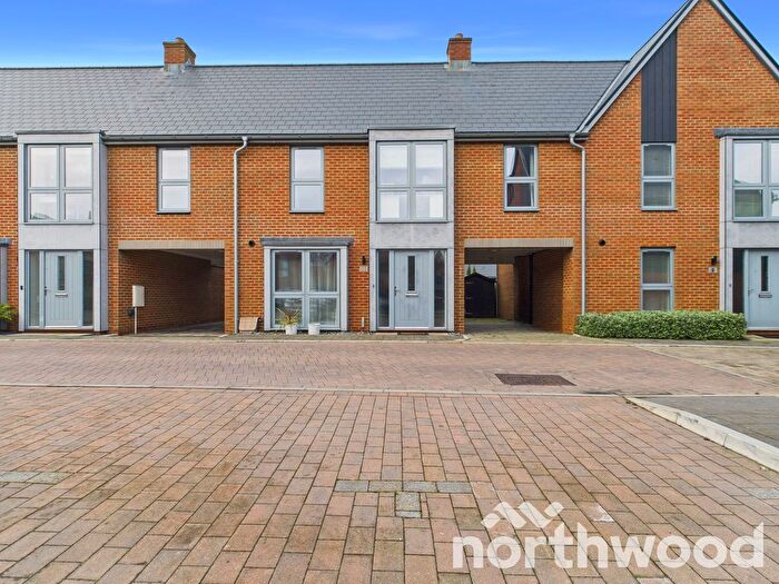 3 Bedroom Detached House For Sale In Darter Row, Conningbrook Lakes, Ashford, TN24