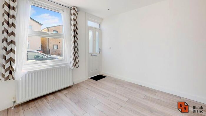 2 Bedroom Terraced House To Rent In Hatton Road, Croydon, CR0