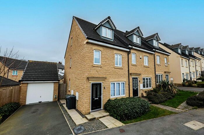 3 Bedroom House For Sale In Brompton Drive, Bradford, West Yorkshire, Uk, BD10