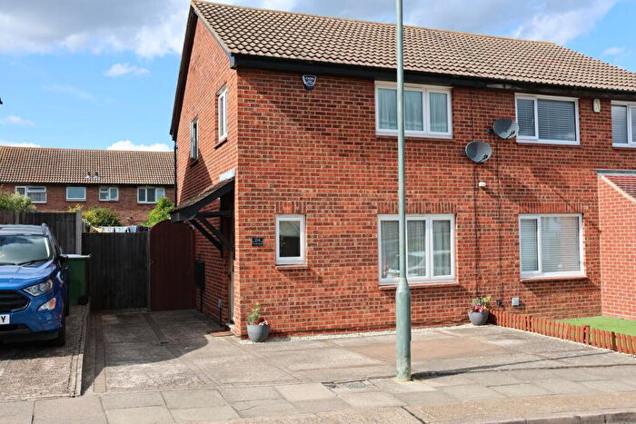 3 Bedroom Semi Detached House For Sale In Wyatt Road, Crayford, Dartford, DA1