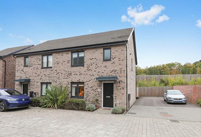 3 Bedroom Semi-Detached House For Sale In Sawmill Mews, Chesterfield, S41