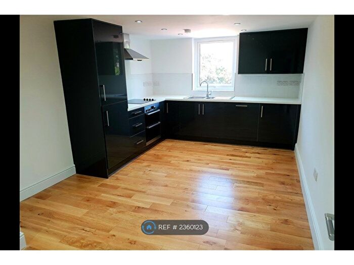 3 Bedroom Flat To Rent In Wood Vale, London, SE23