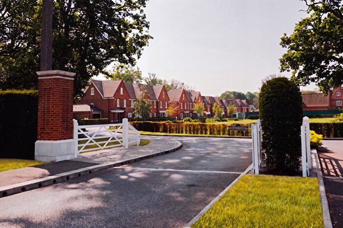 2 Bedroom Property For Sale In Parvis Road, West Byfleet, KT14