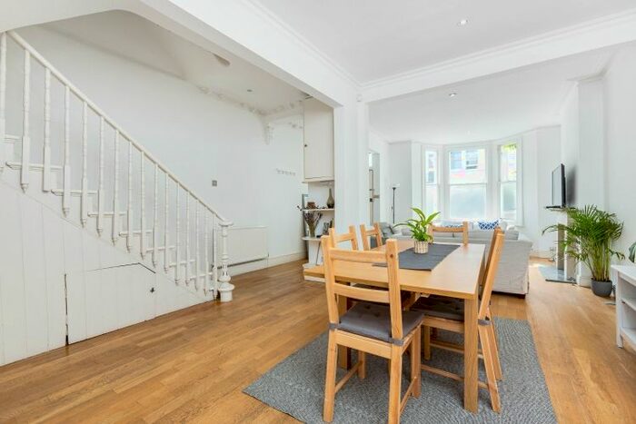 4 Bedroom Flat To Rent In Bishops Road, London, SW6