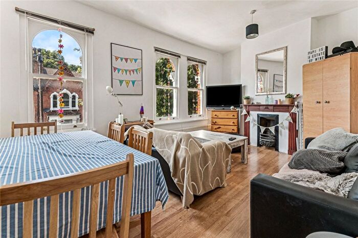 4 Bedroom Flat To Rent In Summerley Street, SW18