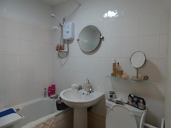 1 Bedroom Flat For Sale In Monarch Close, Stretton, Burton-On-Trent, DE13