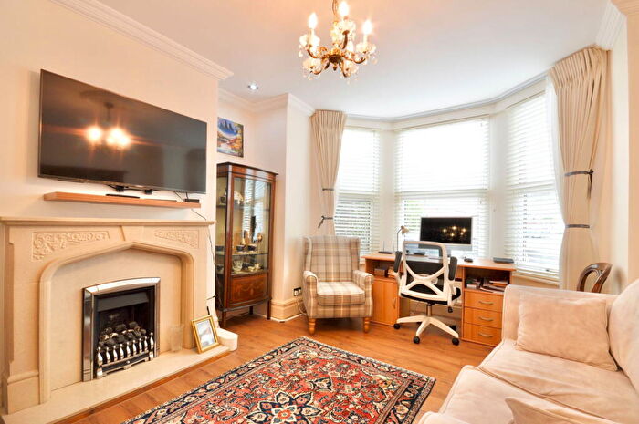 2 Bedroom Maisonette For Sale In Manor Park Road, London, Greater London, N2