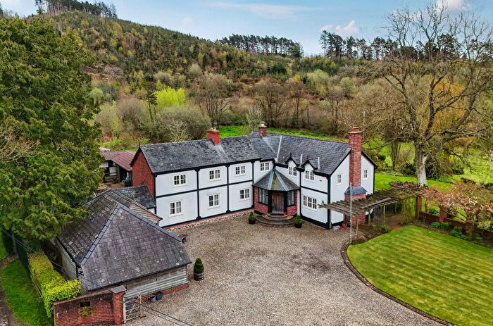 3 Bedroom Detached House For Sale In Bryn Celyn, Llanfyllin, Powys, SY22