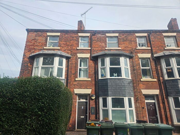 1 Bedroom Flat For Sale In College Grove Road, Wakefield, WF1