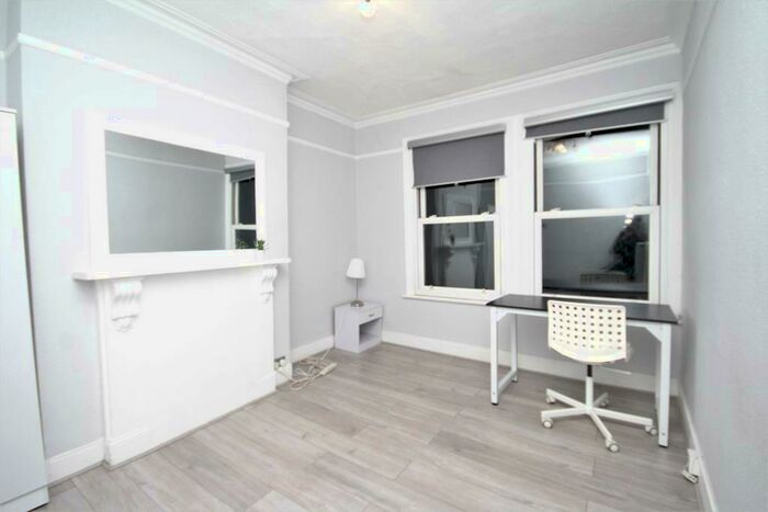 2 Bedroom Flat To Rent In Junction Road, Archway, London, N19