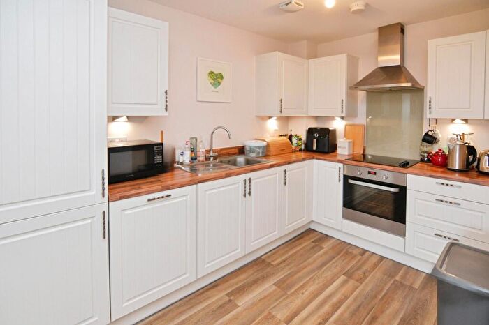 2 Bedroom Flat For Sale In Beechey Place, Wokingham, RG40