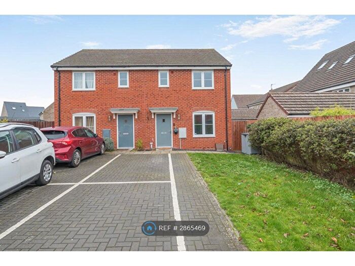 3 Bedroom Semi Detached House To Rent In Newmans View, Swindon, SN5