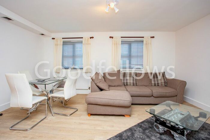 2 Bedroom Flat To Rent In Aragon Place, Morden, SM4