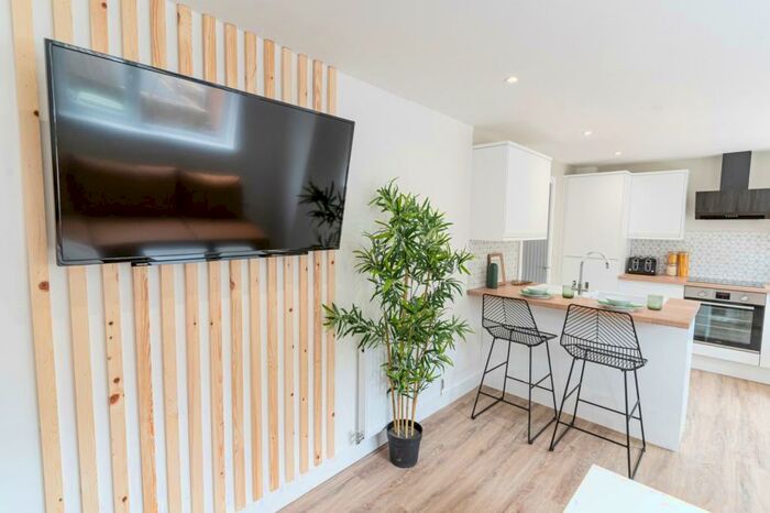 4 Bedroom Terraced House To Rent In Winnall, SO23