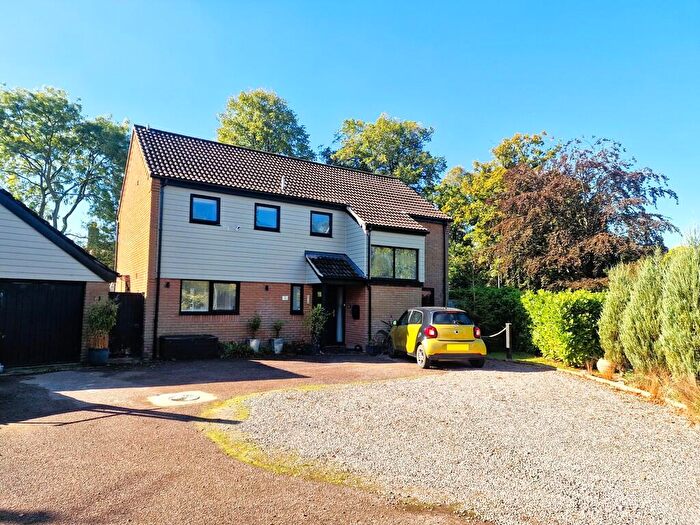 4 Bedroom Detached House For Sale In White House Gardens, Poringland, NR14